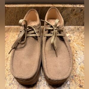 Clark’s W’s Sz 10 Wallabee EVO LO Casual Shoe, Dark Sand